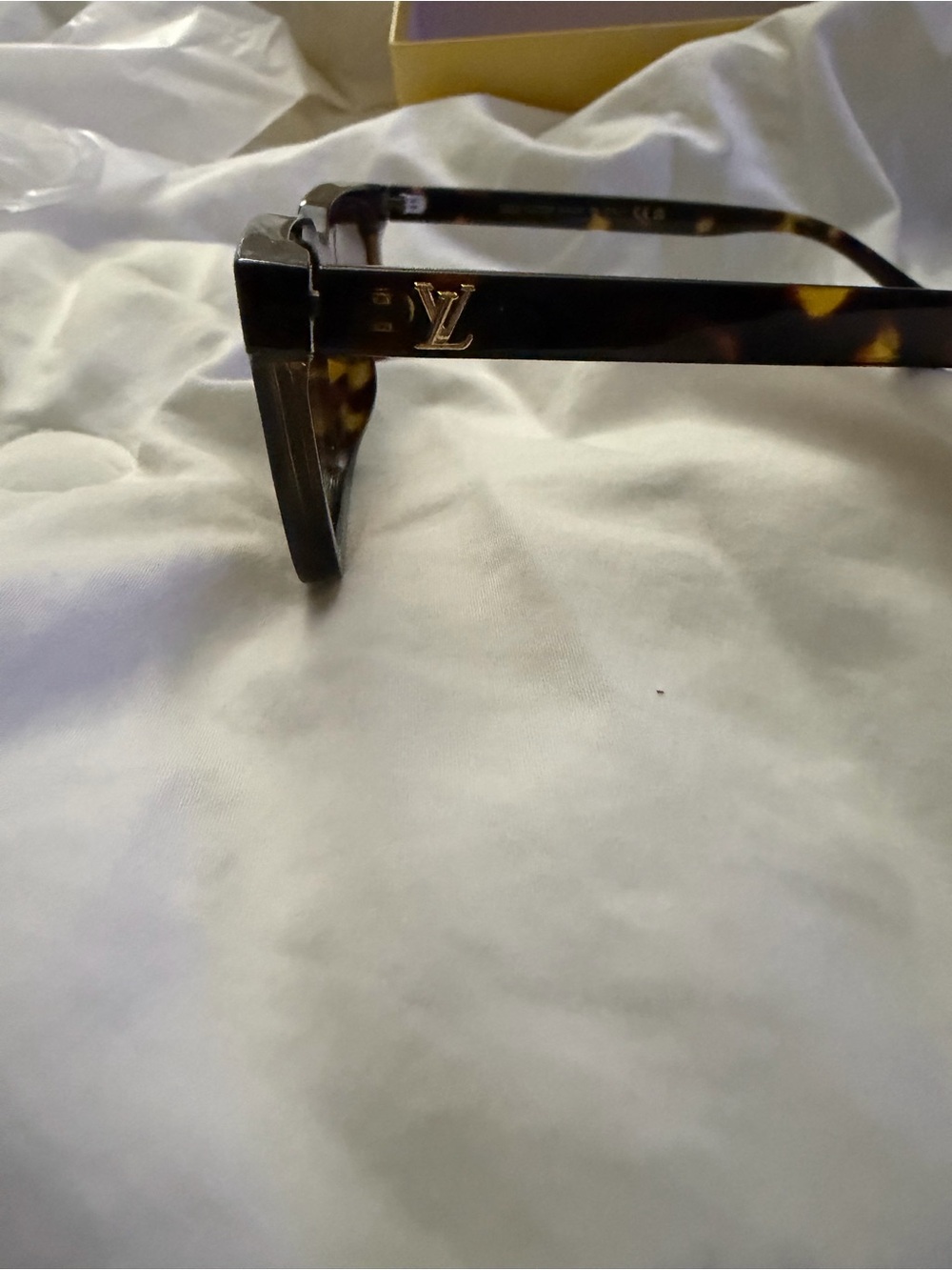 Authentic Louis Vuitton Men’s Tortoiseshell Frame with Brown Gradient Sunglasses